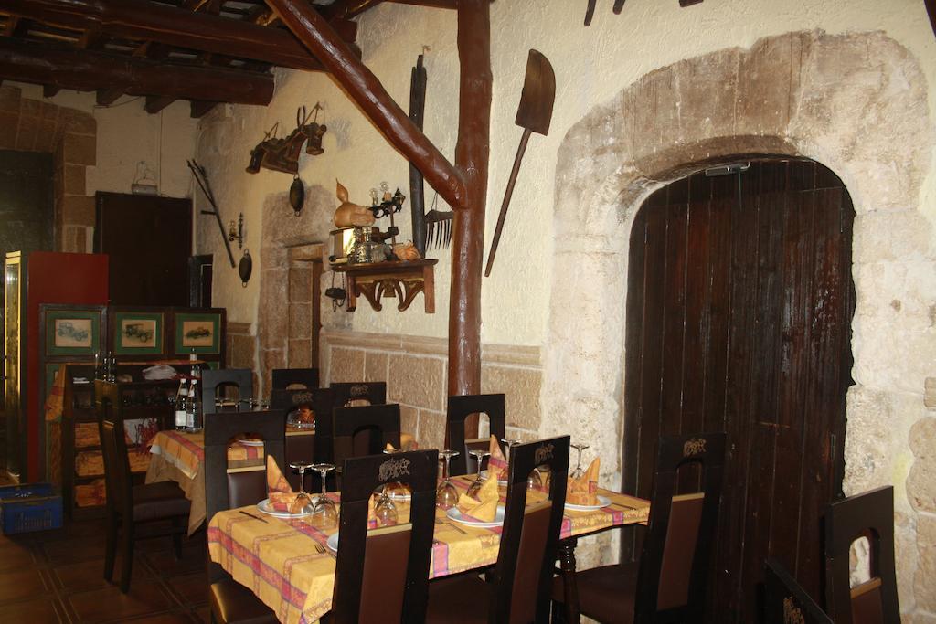 קוניט Hostal Restaurante La Diligencia מראה חיצוני תמונה