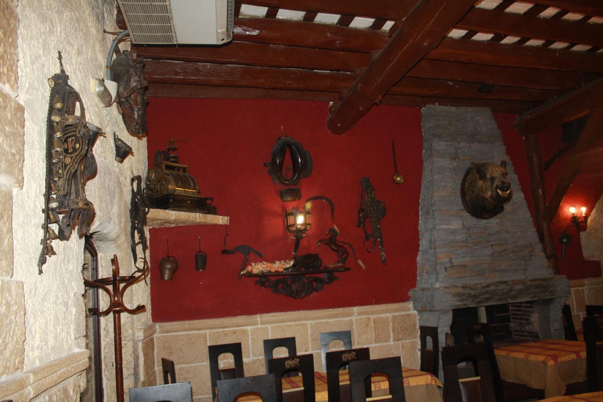קוניט Hostal Restaurante La Diligencia מראה חיצוני תמונה