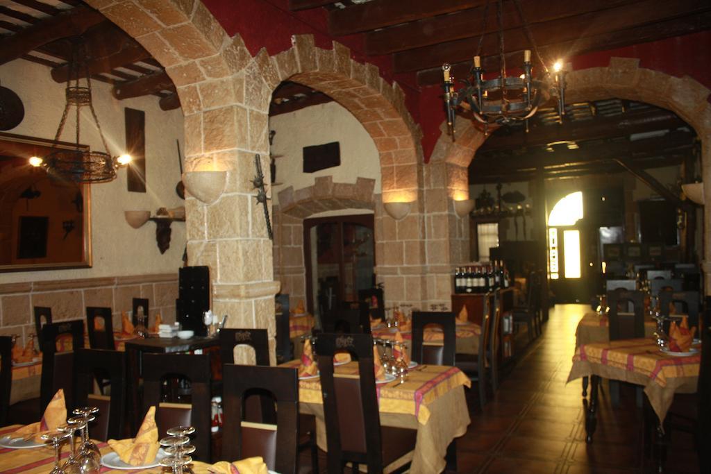 קוניט Hostal Restaurante La Diligencia מראה חיצוני תמונה