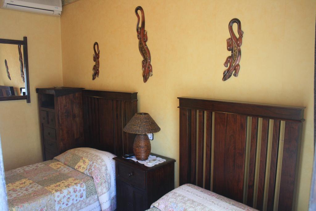 קוניט Hostal Restaurante La Diligencia חדר תמונה