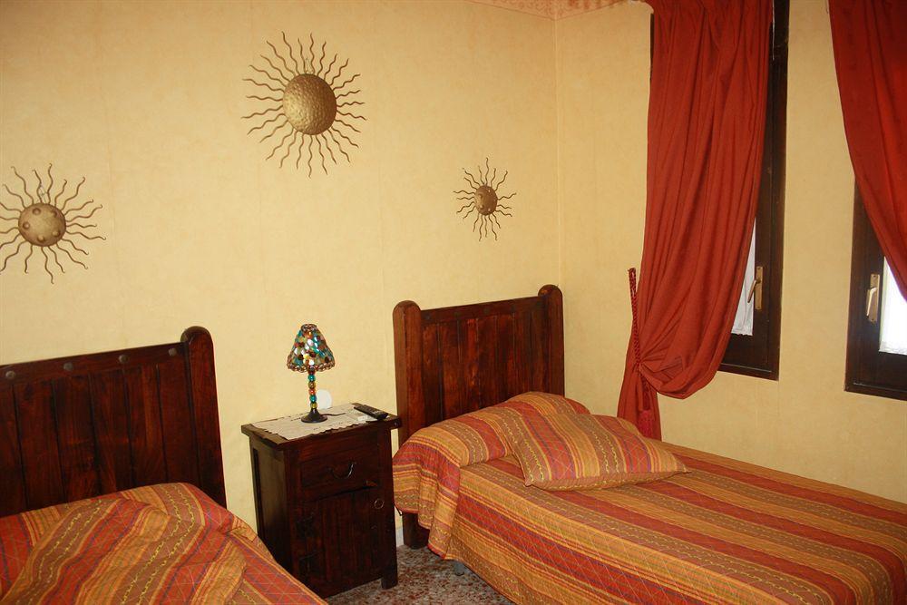 קוניט Hostal Restaurante La Diligencia מראה חיצוני תמונה