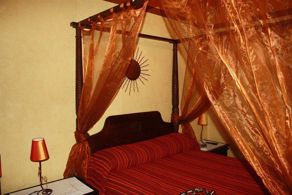 קוניט Hostal Restaurante La Diligencia מראה חיצוני תמונה