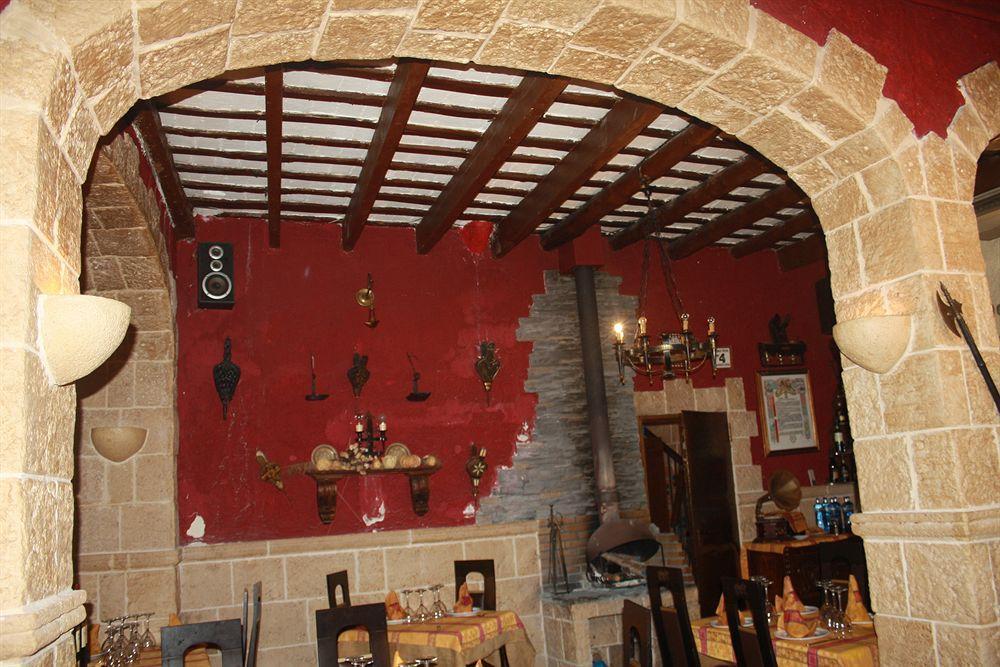 קוניט Hostal Restaurante La Diligencia מראה חיצוני תמונה