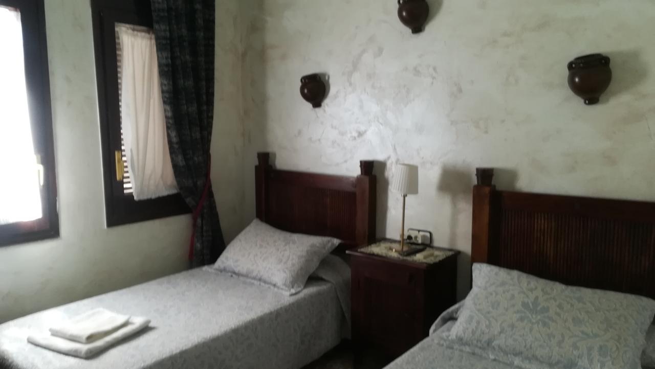 קוניט Hostal Restaurante La Diligencia מראה חיצוני תמונה