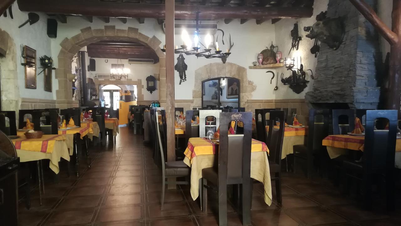 קוניט Hostal Restaurante La Diligencia מראה חיצוני תמונה