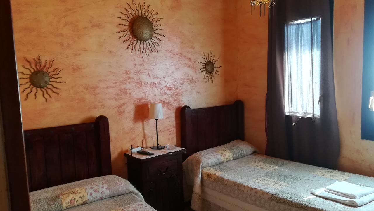 קוניט Hostal Restaurante La Diligencia מראה חיצוני תמונה