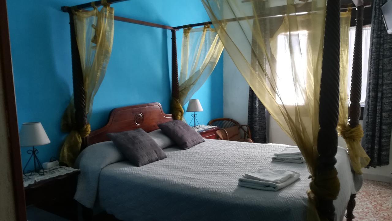 קוניט Hostal Restaurante La Diligencia מראה חיצוני תמונה