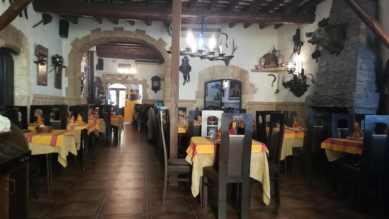 קוניט Hostal Restaurante La Diligencia מראה חיצוני תמונה