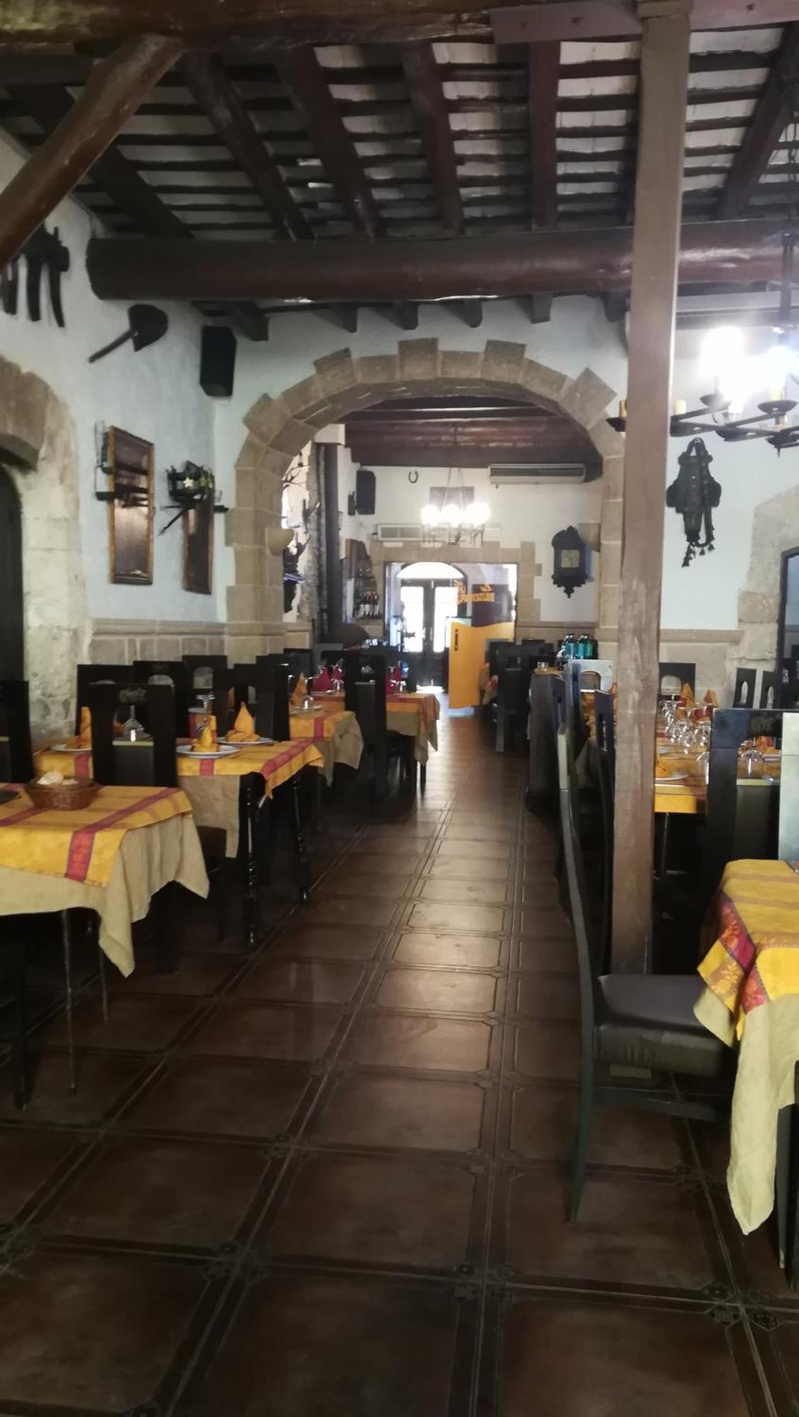 קוניט Hostal Restaurante La Diligencia מראה חיצוני תמונה