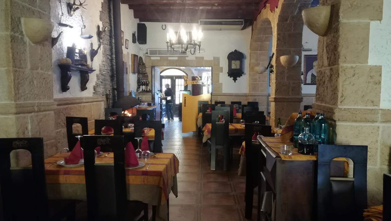 קוניט Hostal Restaurante La Diligencia מראה חיצוני תמונה