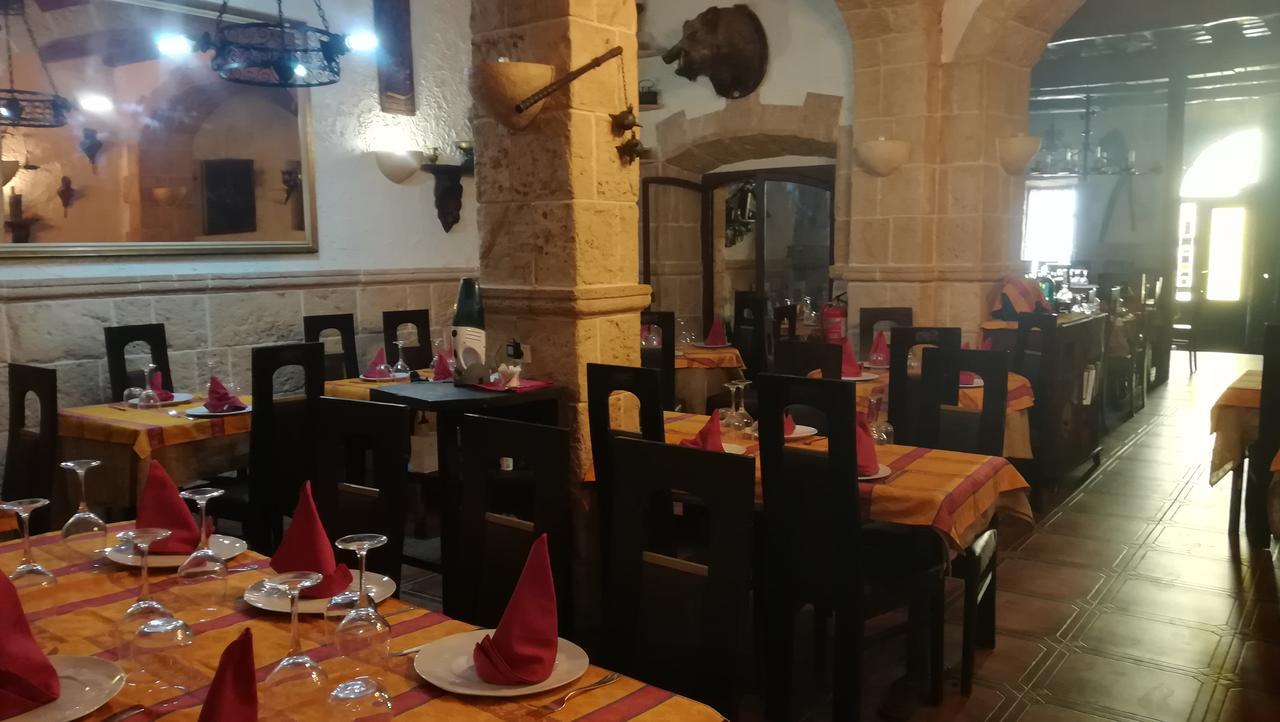 קוניט Hostal Restaurante La Diligencia מראה חיצוני תמונה