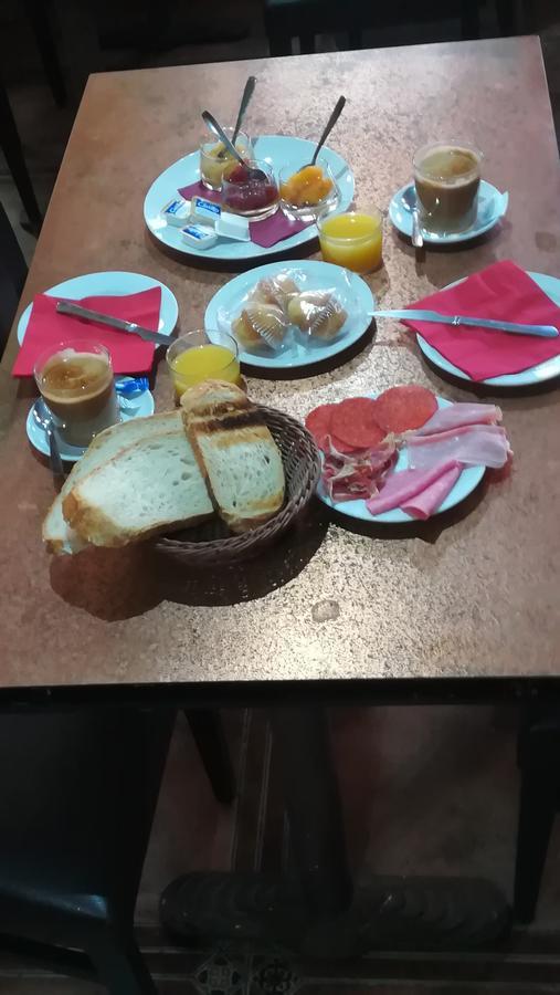 קוניט Hostal Restaurante La Diligencia מראה חיצוני תמונה