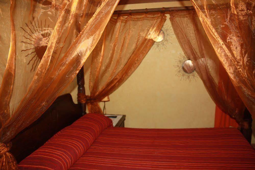 קוניט Hostal Restaurante La Diligencia מראה חיצוני תמונה