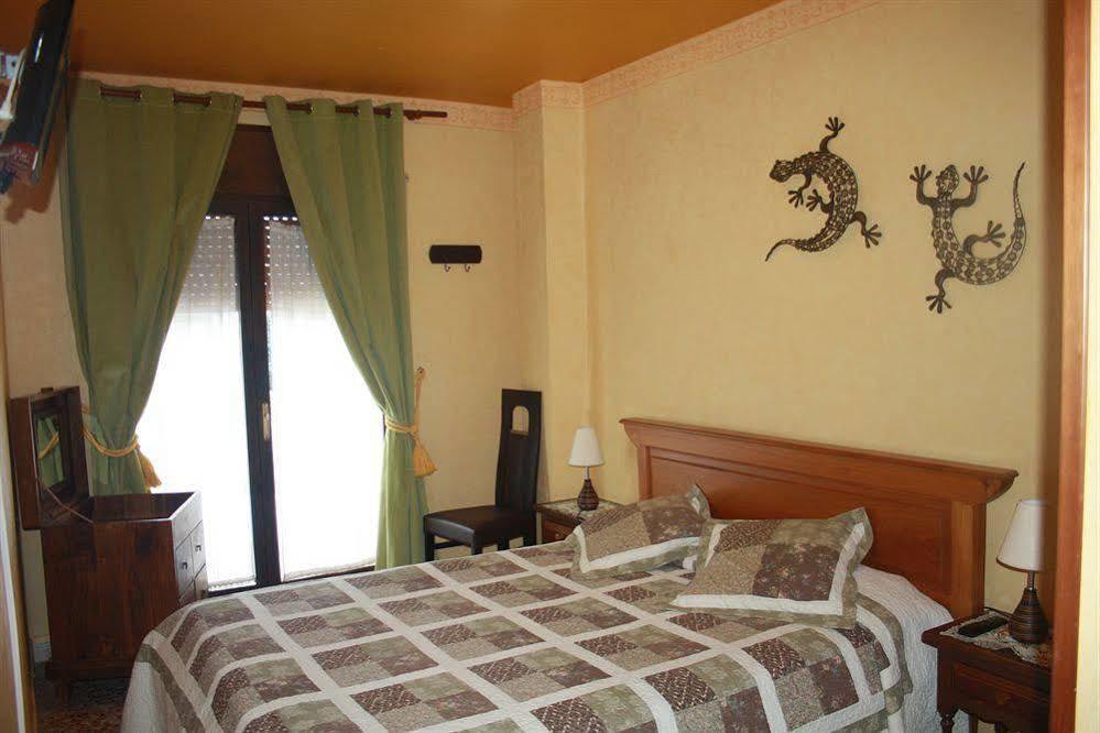 קוניט Hostal Restaurante La Diligencia מראה חיצוני תמונה