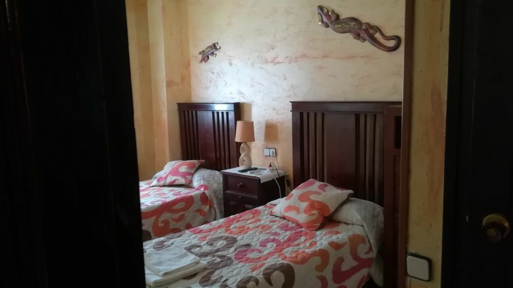 קוניט Hostal Restaurante La Diligencia מראה חיצוני תמונה